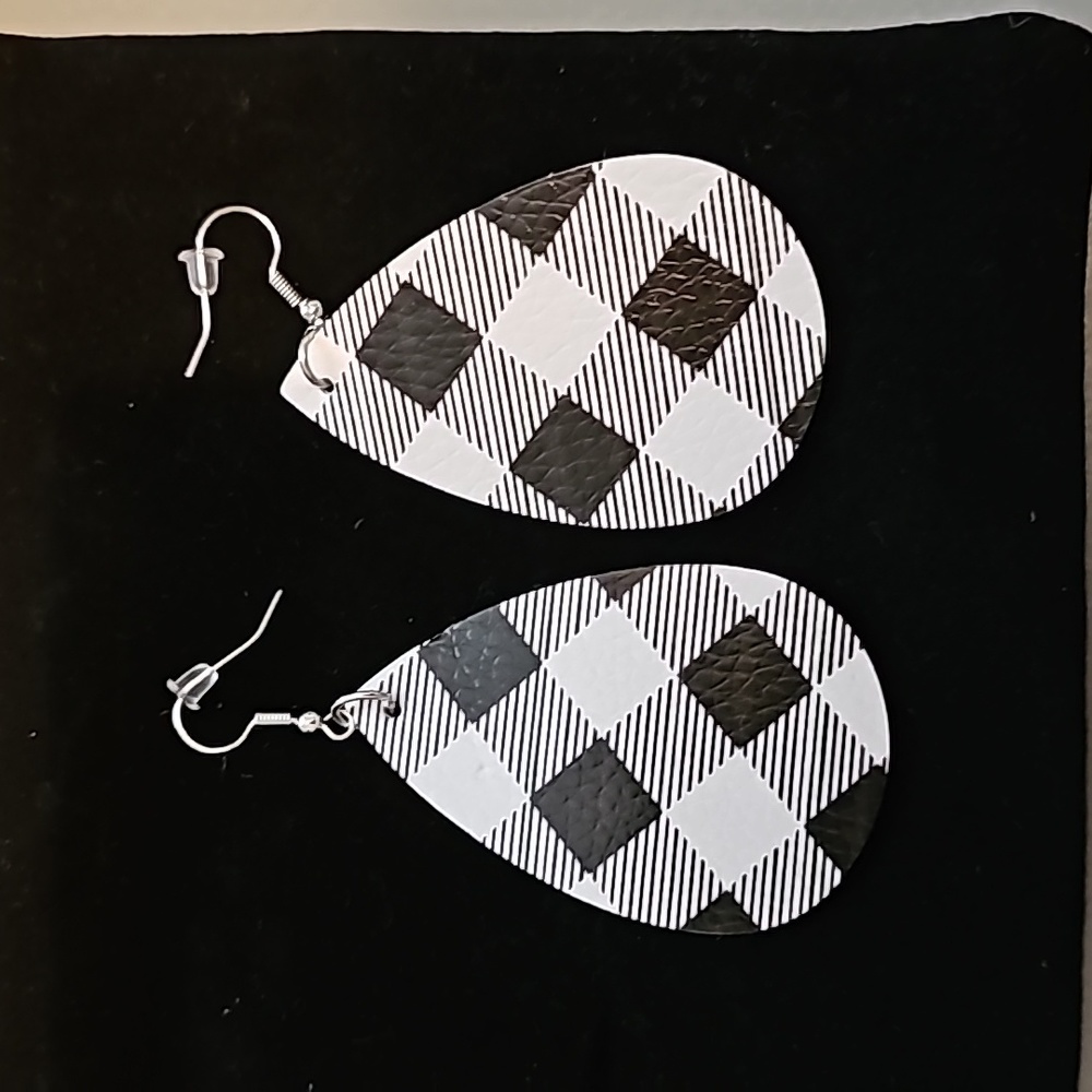 3 inches black plaid earrings